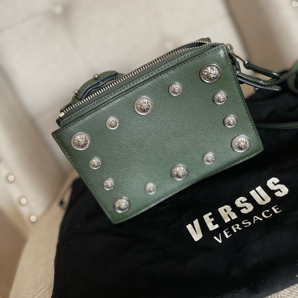 🦁 Versace Versus Gian Leather Crossbody Bag